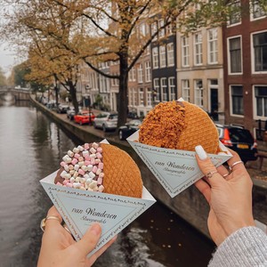 กล่องกระดาษครีปพิมพ์โลโก้ตามสั่ง ราคาส่งถูก ย่อยสลายได้ สำหรับใส่ขนมวาฟเฟิลรูปสามเหลี่ยม - Product Image 5