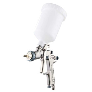 Pistola de pulverización Iwata W-400-S35 con boquilla de 1.8 mm, vaso de 1000 ml, alimentación por gravedad, para pintura de capa transparente y capa base. - Product Image 1