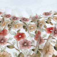 Vente directe d'usine 2025 Tissu en dentelle de polyester 3D brodé avec des paillettes, en maille filet, style africain nigérian de Dubaï, pour robe de mariée