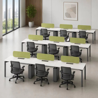 Mobilier de bureau contemporain, bureau modulaire pour le personnel, poste de travail en open space avec système de cloisonnement en tissu