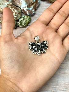 Pendentif fantaisie en argent sterling plaqué rhodium fait à la main, turquoise blanc buffle, pour anniversaire - Product Image 2