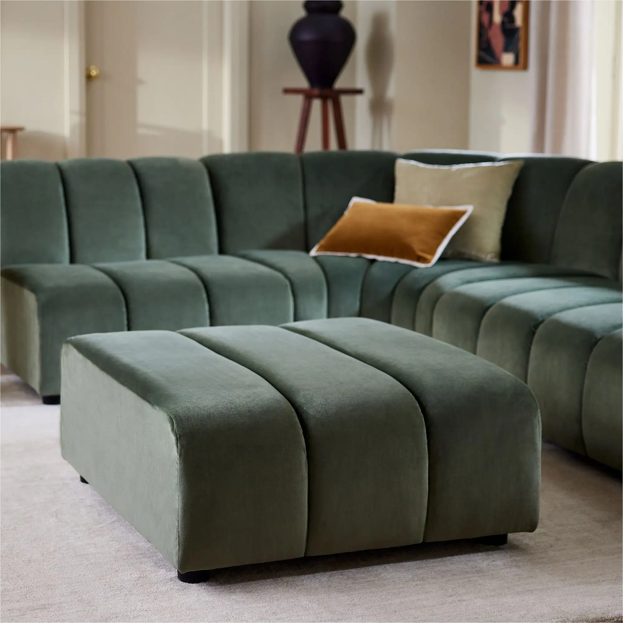 Luxus Design Sofa Wohnzimmer Möbel Retro Meets Look Samt Stoff Channeled Sectional Ottoman Sofa