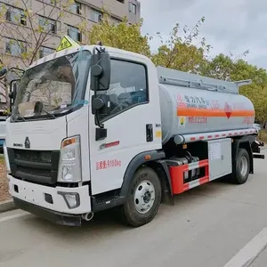 5m 3 yağ tankı kamyonu yakıt teslimat kamyonu küçük boyutlu HOWO 4*2 mobil yakıt kamyonu