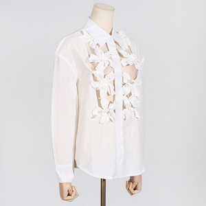 Camisa de manga larga con aberturas y botones de una sola fila, con diseño floral estereoscópico, estilo casual, nueva colección de primavera para mujer. - Product Image 3