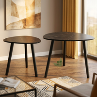 Table basse gigogne minimaliste avec plateau en faux marbre en forme de goutte d'eau et pieds trépieds noirs – Ensemble de 2 tables gigognes gain de place