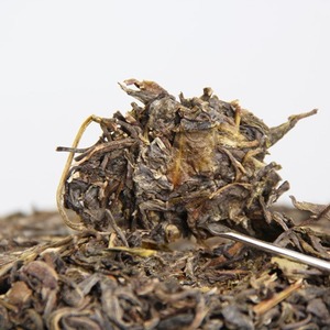 Offre Spéciale 2017 – Thé Pu-erh Brut de Printemps Pré-Qingming, 357g, de Vieilles Plantes du Yunnan, Gâteau de Pu-erh Compressé <span class=keywords><strong>Qi</strong></span> <span class=keywords><strong>Zi</strong></span> <span class=keywords><strong>Bing</strong></span>, Frais et Sucré - Product Image 3