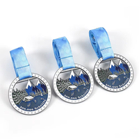 Médaille de finisseur de randonnée en montagne personnalisée, logo sur mesure, alliage de zinc, émail souple, ronde, creuse, cadeau pour les sports d'hiver en plein air