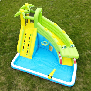 מחליק מים מתנפחים בית סדרן טירה עם בריכה ואקדח מים לילדים - Product Image 1