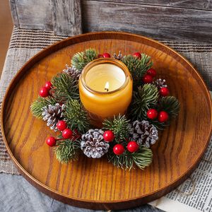 Nouvelle couronne de Noël décorative avec aiguilles de pin artificielles, cônes de pin, fruits rouges et porte-bougie - Matière plastique - Product Image 1