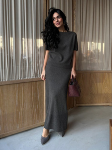 Européen américain 2025 automne banlieue <span class=keywords><strong>Simple</strong></span> tricoté à manches courtes jupe costume pour femmes transfrontalier à manches courtes tricoté - Product Image 4