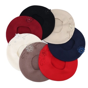 En gros, Béret français vintage, style jeune et frais, en tricot, orné de <span class=keywords><strong>fleurs</strong></span> thermocollées, artistique, pour <span class=keywords><strong>femme</strong></span>, style <span class=keywords><strong>peintre</strong></span>, pour occasions décontractées, fêtes, hiver et voyages - Product Image 3