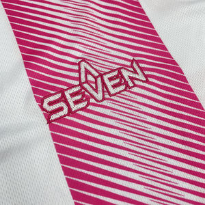 Conjunto de Camiseta de Fútbol Personalizada con Diseño Sublimado a Rayas, Transpirable, de Secado Rápido, Antibacteriana, 100% Poliéster - Product Image 5