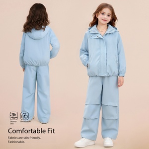 Conjunto de dos piezas para niña, chaqueta con capucha de manga larga y pantalones cargo, ropa deportiva informal para niñas - Product Image 1