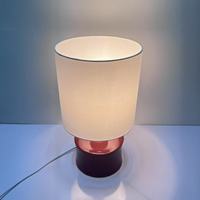 Lampe de table de base en céramique rouge d'abat-jour de tissu blanc de vente chaude pour le café de bureau de décoration à la maison