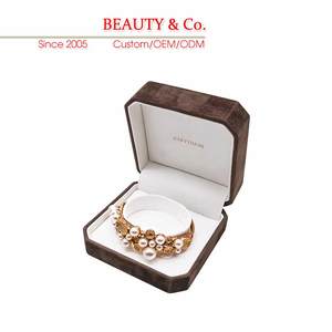 Boîte à bijoux blanche haut de gamme en cuir PU, design élégant fait main, forme personnalisable, avec charnières et insert en éponge pour bagues et bracelets - Product Image 4