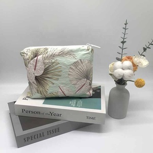 Hot Selling Waterproof Portable Lipstick <strong>Cosmetic</strong> <strong>Bag</strong> Beauty Zipper <strong>Cosmetic</strong> <strong>Bag</strong> Tyvek Material Small <strong>Travel</strong> <strong>Cosmetic</strong> <strong>Bag</strong> - Product Image 5