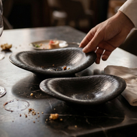 Nouvelle Arrivée Vaisselle en Céramique Série Sable Fluide Noir Assiette à Dos Inversé pour Usage en Restaurant