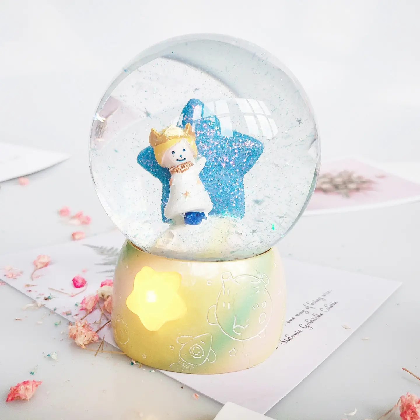 Prince Castle Lighted Snow Globe 80mm Resin Water Globe Couple Souvenirs Artificial Style for Home Decoration