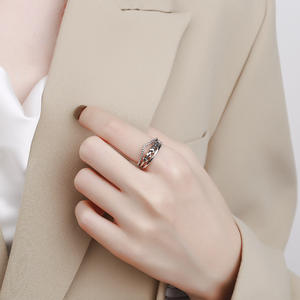 Nouvelle bague rotative pour femme, anti-anxiété, anti-stress et anti-irritabilité, à trois couches superposées, avec cordon et bouton, réglable - Product Image 3