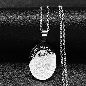 Collier à pendentif Saint Michel en chaîne avec médaille d'ange plaqué or et argent religieux - Product Image 2