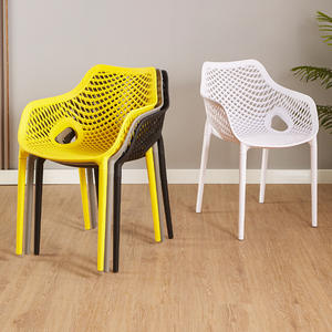 Vente <span class=keywords><strong>en</strong></span> gros de chaises de salle à manger <span class=keywords><strong>en</strong></span> plastique pp au design nordique <span class=keywords><strong>Fauteuil</strong></span> d'extérieur avec accoudoir Chaise de salle à manger <span class=keywords><strong>en</strong></span> plastique PP coloré <span class=keywords><strong>en</strong></span> vente - Product Image 2
