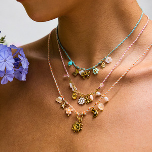 Ensemble de colliers de perles avec breloques, design floral, à porter au quotidien, couleur or, pendentif multicolore, bijoux pour femmes - Product Image 2