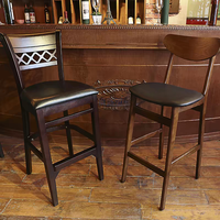 Tabouret de bar commercial traditionnel en bois massif avec dossier pour pub, taverne, restaurant - Mobilier de bar haut personnalisé en gros