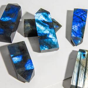 Obelisco de Labradorita con Destello Azul, Cristal Natural al por Mayor, Piedra Preciosa Suelta para Manualidades y Decoración del Hogar - Product Image 1