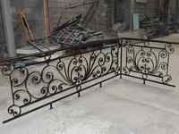 Ornements d'escalier en fer forgé/garde-corps intérieur C rouleaux élément en fer forgé prix d'usine série de défilement
