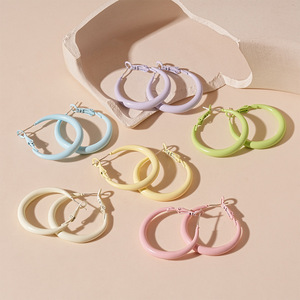 Pendientes de Aro de Hierro con Gancho, Dulces y Modernos, Diseño Minimalista para Mujer - Product Image 2