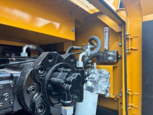 Vente flash : Excavatrice hydraulique SANY SY215 en excellent état, moteur Cummins puissant, fonctionnement fluide, prête pour les grands projets - Product Image 2