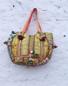 Bolso de Hombro Étnico Gitano con Bordado Tradicional Rajastaní, Estilo Banjara, con Espejos, de Gran Capacidad - Product Image 1