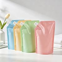 Pochette souple imprimée flexo, résistante à l'humidité, de 1000 ml, avec bec verseur, pour l'emballage de lessive liquide et d'assouplissant textile