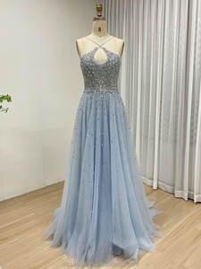 فستان سهرة أنيق وردي لامع MB40317-2 مع صدرية بفتحة على شكل قفل مزين بالكريستال وذيل طويل منسدل لحفلات التخرج والمناسبات - Product Image 2