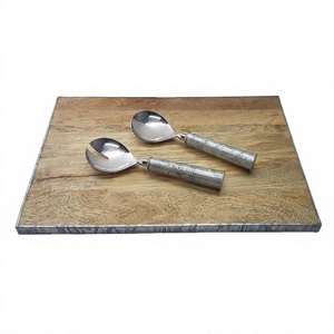 Planche à découper rectangulaire en bois d'acacia pour charcuterie et salade, plateau à fromage personnalisé 14x10 pouces - Product Image 1