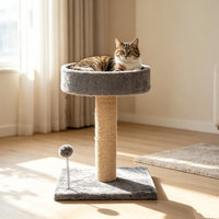 Petit arbre à chat rond avec lit douillet, griffoir en sisal, jouet à ressort, design compact pour chats d'intérieur