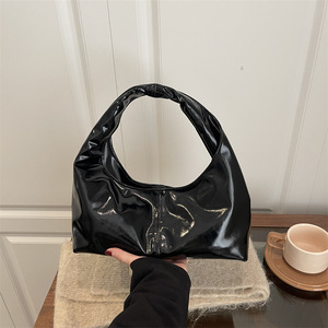 Nova Bolsa de Ombro Grande para o Inverno, Estilo de Rua, Bolsa de Qualidade Macia para Mulheres, Material PU para Uso Diário - Product Image 2