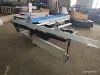 Le fabricant chinois peut être personnalisé prix d'usine meubles de menuiserie de haute qualité table coulissante scie à panneaux MJ6132A
