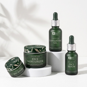 Ensemble de pots cosmétiques et flacons compte-gouttes en verre vert givré avec bouchons en aluminium - Product Image 3