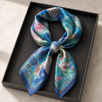 Op maat gemaakte zijden sjaal met retro bloemenprint, 100% moerbeizijde, vierkante sjaal, 65 cm |   Luxe zijden satijnen shawl voor dames, groothandel mode