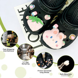 อุปกรณ์ตกแต่งรองเท้ารูปสัตว์น่ารักสำหรับชายหาด ขายส่งจี้ห้อยรองเท้าแบบกำหนดเอง ตกแต่งรองเท้ารูปทรงต่างๆ หลากสี - Product Image 4