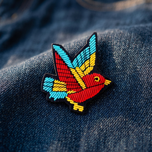 BADGE BRODÉ EN SOIE CONCEPTION D'OISEAU - Product Image 3