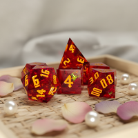 Set Dadu DND Polihedral Resin Merah dengan Desain Jahitan Kertas Transparan Sudut Siku Berwarna-warni 7 Buah untuk Permainan Papan