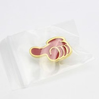 Großhandel Metall-Cartoon-Pins: Niedliche Daumen-hoch-Form-Abzeichen, Souvenir-Broschen aus Goldlegierung mit Emaille für Firmen-Jahresendbelohnungen – auf Lager