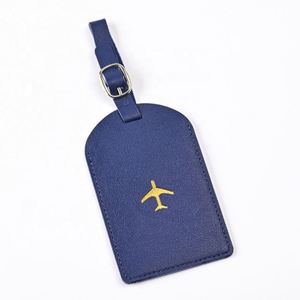 ป้ายติดกระเป๋าเดินทางหนัง PU หนา ปั๊มฟอยล์ทอง พร้อมการ์ดกระดาษแบบกำหนดเอง - ป้ายติดบัตรขึ้นเครื่องบินพรีเมียม สำหรับเป็นของขวัญสำหรับการเดินทาง - Product Image 2