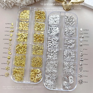 Bijoux de Noël pour ongles en forme de rivet, boîte longue, flocon de neige de forme spéciale, en alliage, à fond plat, en métal, avec diamants, breloques personnalisées pour ongles - Product Image 1
