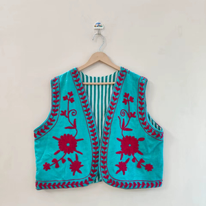 Chaleco Bordado Suzani de Terciopelo Hecho a Mano |   Chaleco Boho Hecho a Mano |   Chaqueta Vintage con Estampado Floral para Mujer, Regalo para Ella - Product Image 1