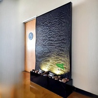 Mur d'eau cascade en acrylique noir avec éclairage, personnalisé en usine, pour la décoration moderne des hôtels, restaurants et jardins
