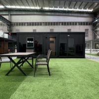 Tiny House 20FT, maison conteneur extensible avec fenêtres panoramiques et intérieur confortable pour location de vacances Airbnb en bord de lac