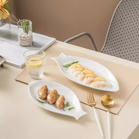 Assiette en céramique blanche en forme de poisson, plat de service en relief pour fruits de mer, steak, décoration de table pour la maison et la cuisine